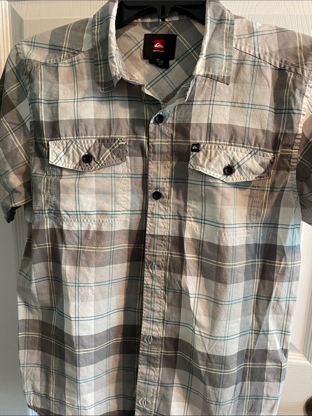 Quiksilver Boys Plaid Short-Sleeve Button-Down Shirt in Gray and White
